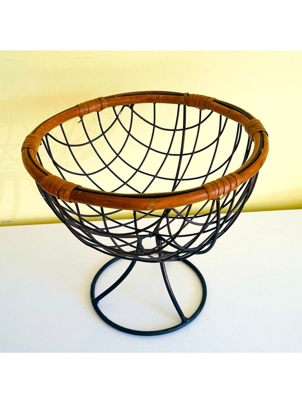 Vtg Basket Pedestal Bowl Metal Rattan Centerpiece Fruit Vegetable Bread Storage